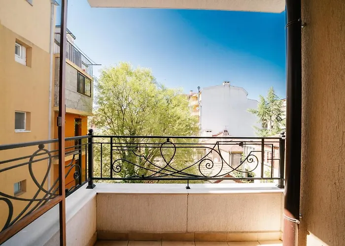 за гости веси Μπουργκάς